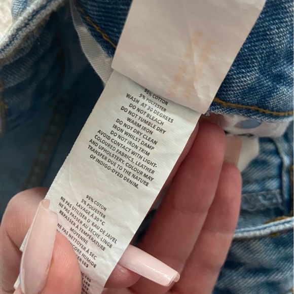 🌸 Boohoo 🌸 medium wash denim shorts - Picture 5 of 7